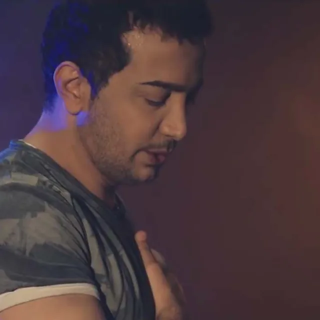 عاشق ئاوايه