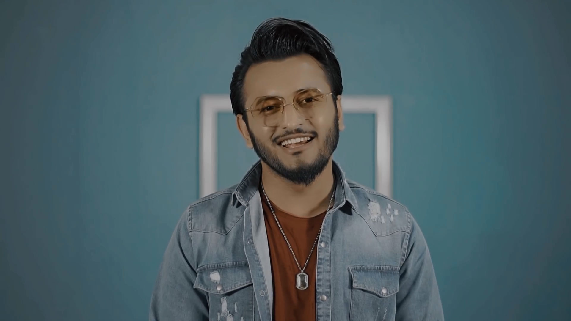 بەس تۆم ئەوێ